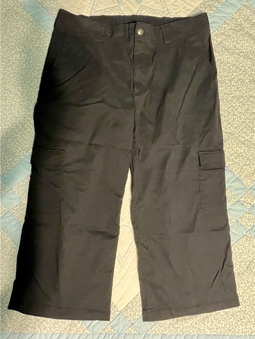 Duluth Women’s size 16 wide leg Dry on the Fly capris, black